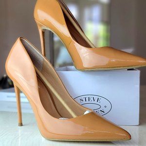 Steve Madden Camel Patent Leather shoe